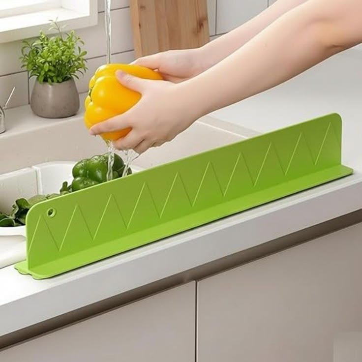 Silicone Sink   Splash Guard with Suction Cup Pool Kitchen Supplies Water Baffle Bar Oil-Proof Sink Organizer